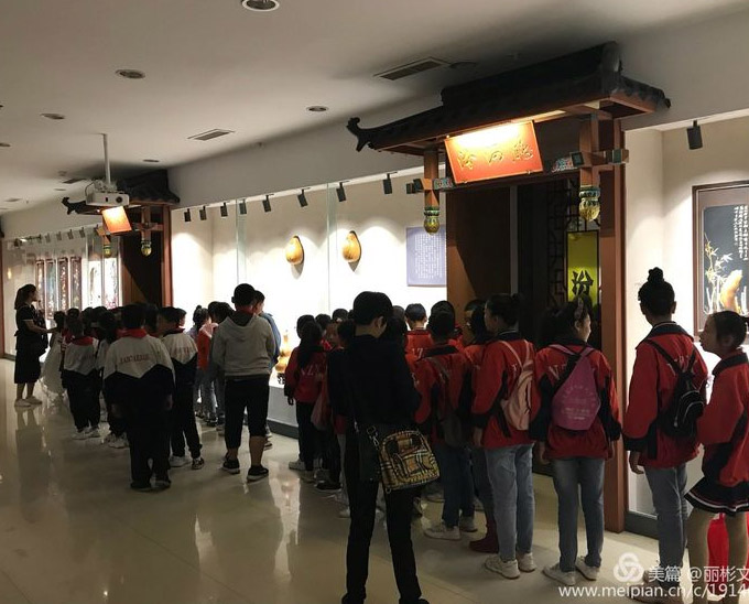 吕梁非遗博览园来了一批小观众